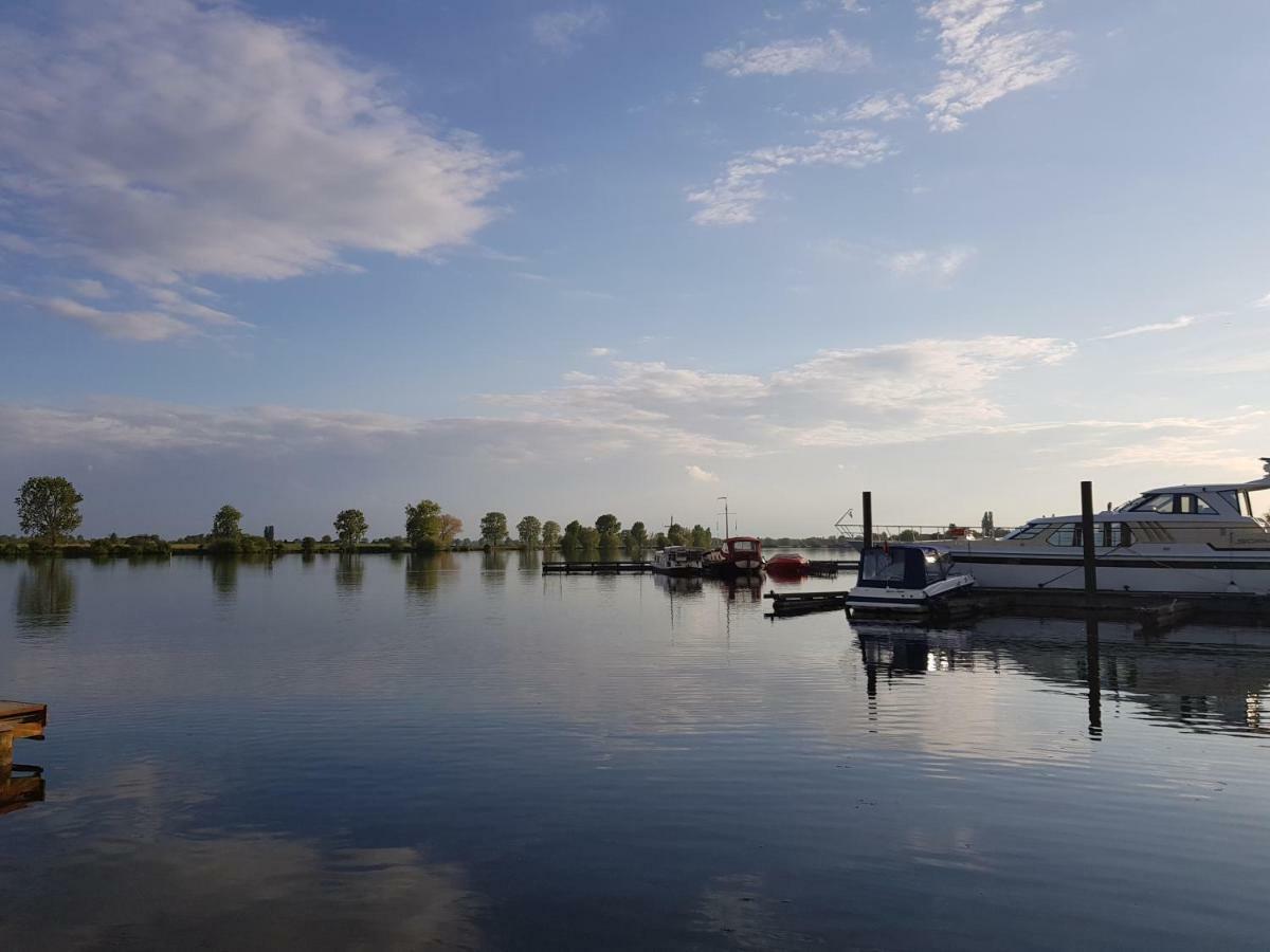 Chalet The Lake - De Schans Alphen Benedeneind ภายนอก รูปภาพ